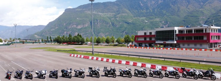 Neue Techniktrainings und Motorradtouren in Südtirol